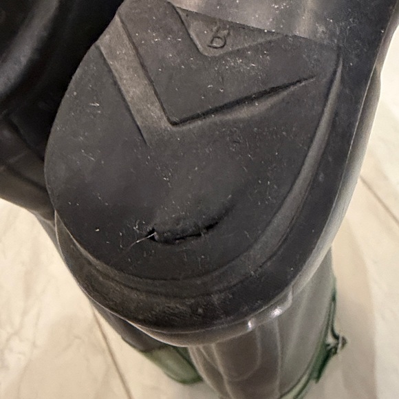 Hunter Two-Tone Green and Black Boots 7 - Picture 7 of 8